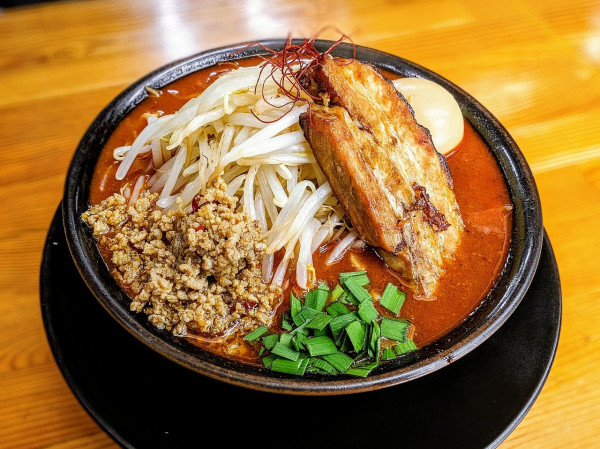 「しびれ辛みそ誤爆」@ラーメン・つけ麺 爆王の写真