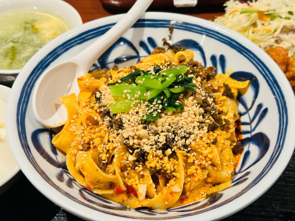 「名物汁無し麻辣刀削麺 900円」@陳家私菜 有楽町店の写真