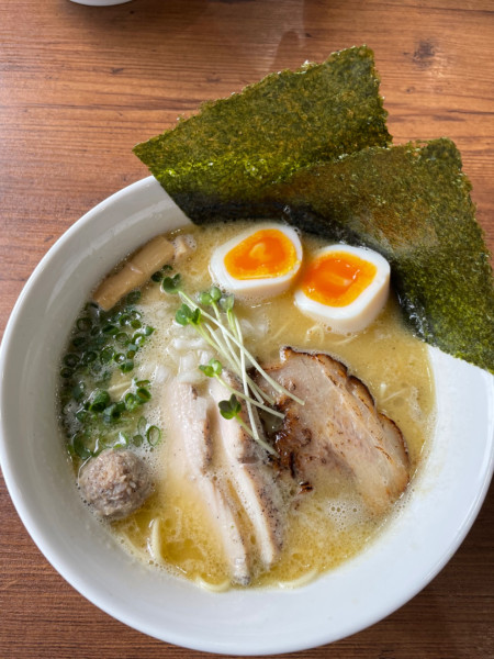 「特製濃厚塩鶏そば」@自家製麺 くまがいの写真