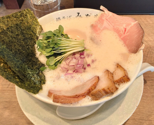 「特製鶏白湯そば塩＋炙りチーズ追い飯」@鶏そば みなもの写真