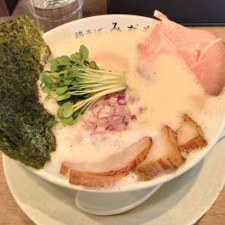 特製鶏白湯そば塩＋炙りチーズ追い飯