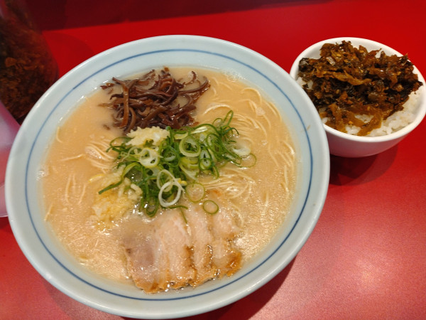 「本場博多ラーメン¥650+無料ライス」@本場博多ラーメン せまかっちゃん 神田店の写真