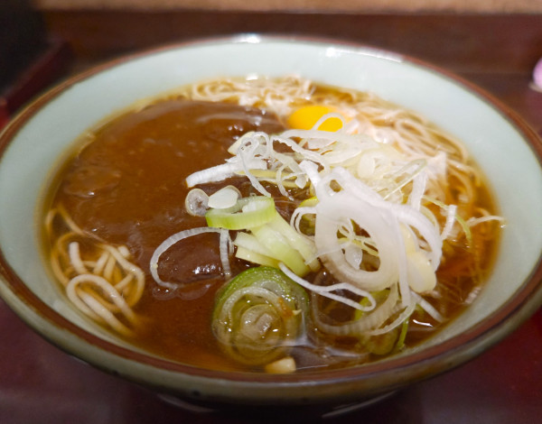 「カレーそば+生玉子」@船堀そば 文殊の写真