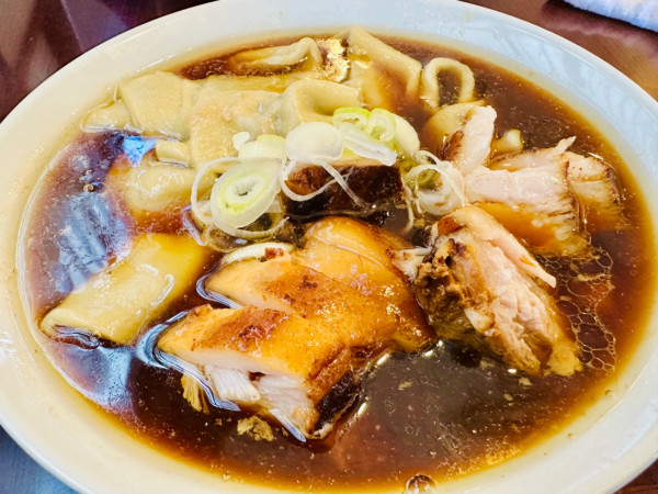 「ワンタンチャーシューメン【1450円】」@手打ち 陰日向の写真