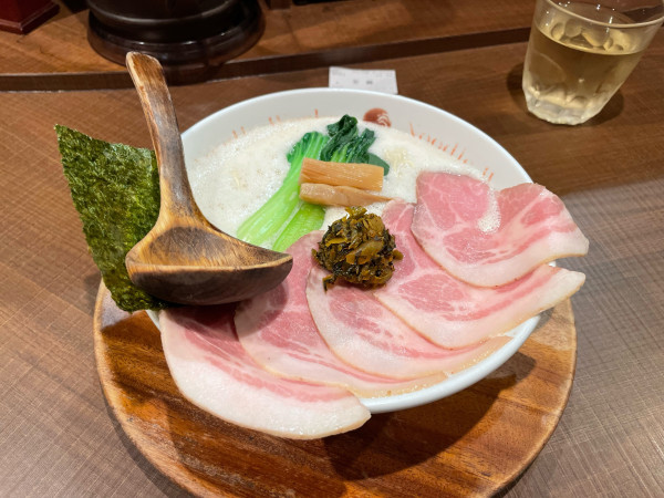 「泡ちゃーしゅーらぅめん + 替玉」@Noodle Works -BALI- 藤沢店の写真