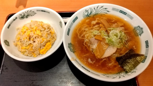 「中華そば＋半チャーハンセット_680円」@日高屋 赤坂一ツ木通店の写真