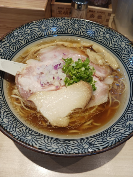 「中華そば」@鴨と蟹 中華そば 燈 登戸店の写真