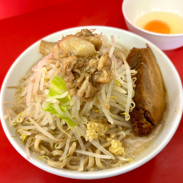 「大丸ラーメン300g（ニンニク少・野菜増・アブラ増）＋生卵」@ラーメン大丸の写真