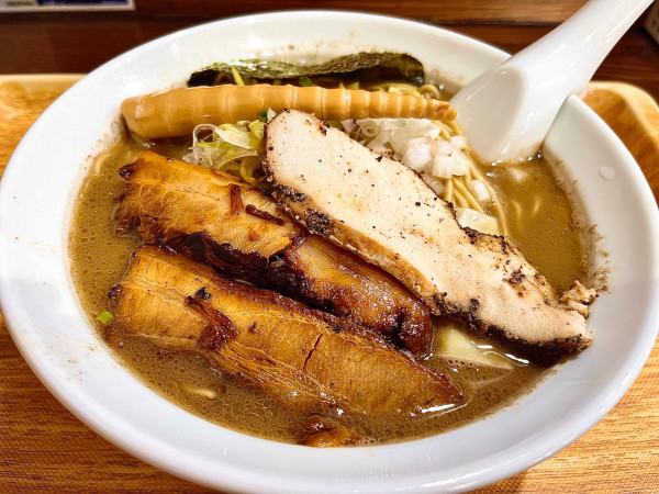 「特濃中華そば（870円）、大盛（CP）」@中華そば あたりの写真