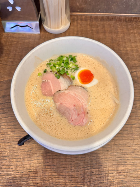 「豚CHIKIしょうゆラーメン」@ラーメン家 みつ葉 本店の写真