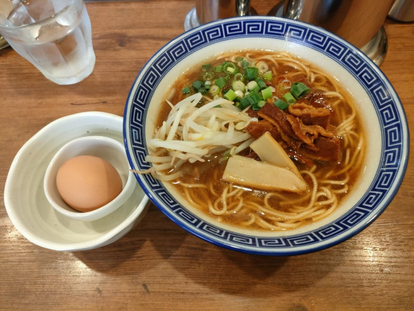 「徳島ラーメン＋生卵　1100円」@徳島ラーメン はるまの写真