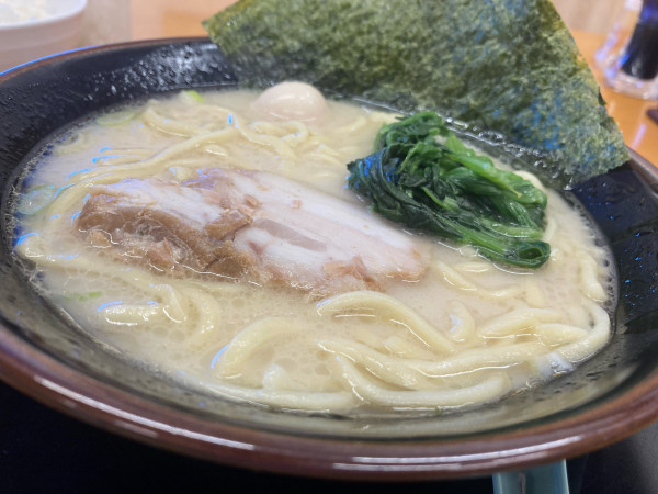 「塩ラーメン+🉐クーポンのり増し」@横浜家系ラーメン 宮本商店 ひたちなか店の写真
