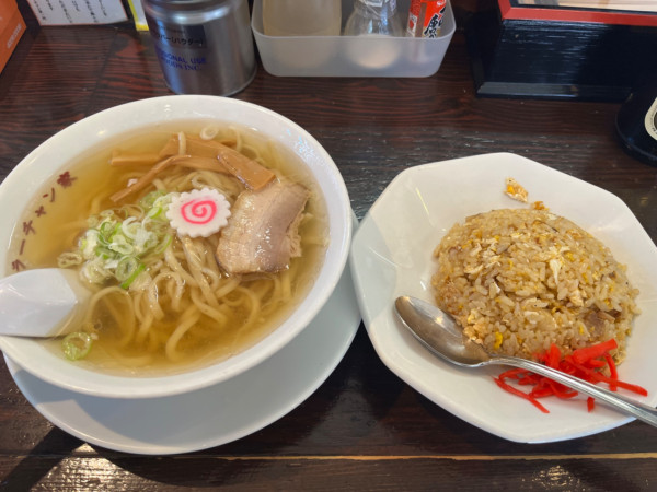 「平打ち煮干中華そば 半チャーハンセット」@ラーチャン家 女池本店の写真
