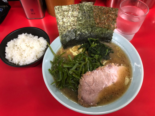 「ラーメン¥800 茎わかめ¥100 半ライス¥100」@横浜家系ラーメン 心家の写真