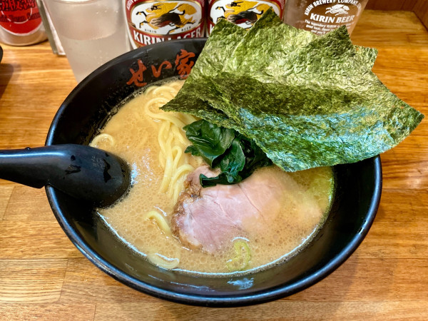 「キリンラガー２本＋おつかれ様セット→ らーめん＋替え玉」@せい家 三鷹店の写真