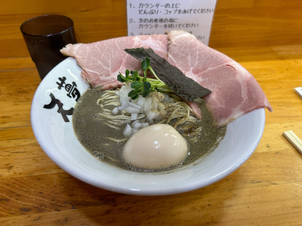 「ヤバニボ(醤油) 　チャーシュー　味玉」@めんや天夢の写真