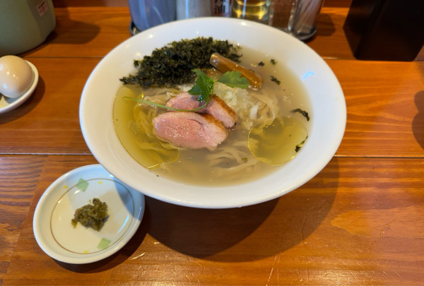 「【限定】冷たい貝塩そば（濃いめ&ピロ麺）」@麺屋 真心の写真