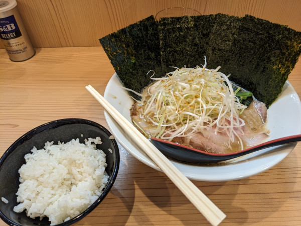 「歩輝勇ラーメン（固め・濃め）+ライス（無料）」@極濃家系ラーメン 歩輝勇 センター北店の写真