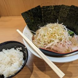 歩輝勇ラーメン（固め・濃め）+ライス（無料）
