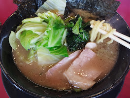 「ラーメン(固めちょっと薄め)(870)＋キャベツ(120)」@家系ラーメン王道 王道之印の写真