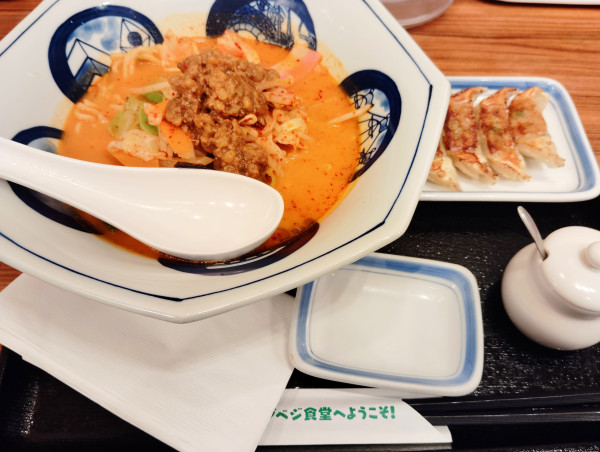 「夏の辛ちゃんぽん＋ぎょうざ」@長崎ちゃんぽん リンガーハット 中野サンモール店の写真