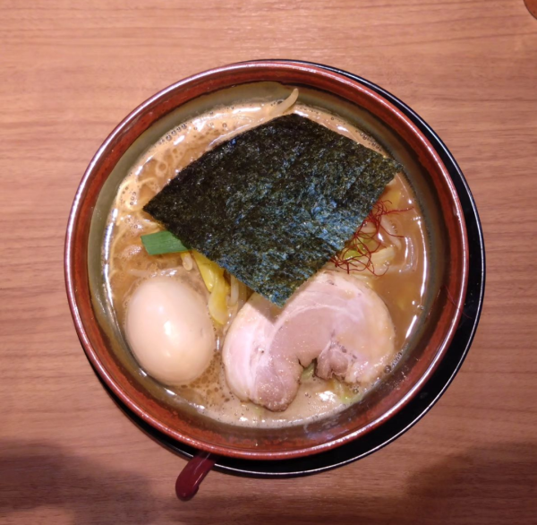 「味噌ラーメン 味玉、替玉」@釜焚きとんこつ がっとん 東京ラーメン横丁店の写真