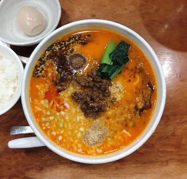 「坦々麺 4辛、サービスライス、味玉」@SHIBIRE-NOODLES 蝋燭屋 京橋エドグラン店の写真