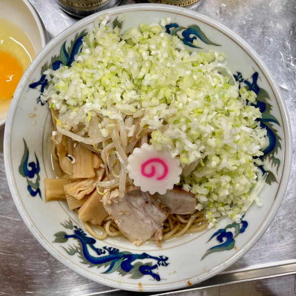 「サッポロ赤星２本 ＋ 竹の子皿他 → 油そば 細葱 生玉子」@中華そば みたかの写真