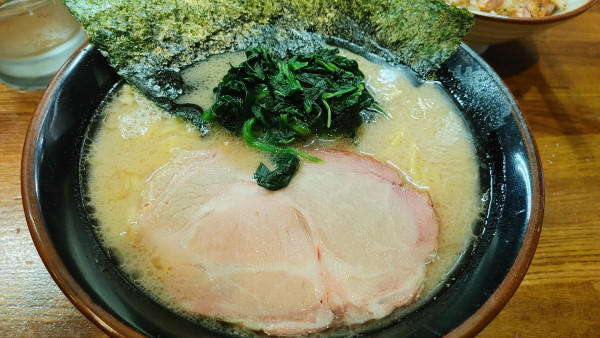 「豚骨醤油らあめん」@豚骨らあめん専門店 とんこつ家ZUNの写真