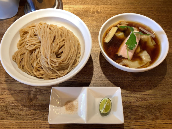 「【期間限定】醤油つけそば+麺大盛+雲呑」@中華そば 麺壁九年 本店の写真