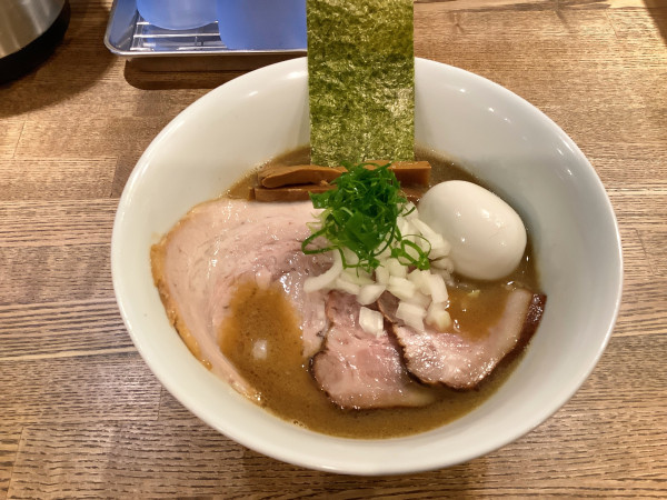 「【本日数量限定】豚骨×鰹らーめん+濃厚煮卵+雲呑」@中華そば 麺壁九年 本店の写真