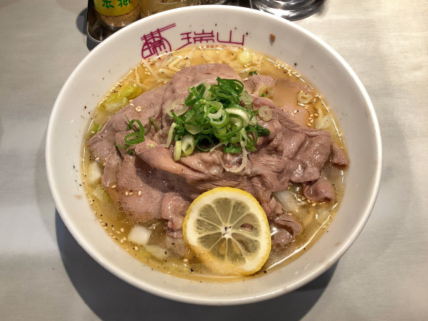 「【限定】特別牛タンしゃぶしゃぶ香油塩らぁめん」@中華蕎麦 瑞山（ZUIZAN）の写真