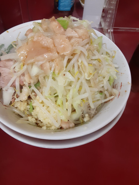 「ラーメン900円、賄い変更200円、ヤサイニンニクアブラ」@ラーメン二郎 相模大野店の写真