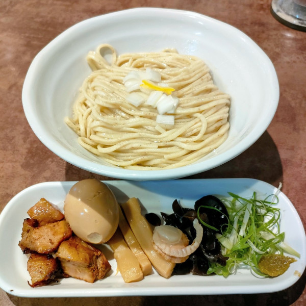 「季節限定ホタテ油そば､味玉」@NOODLE VOICEの写真