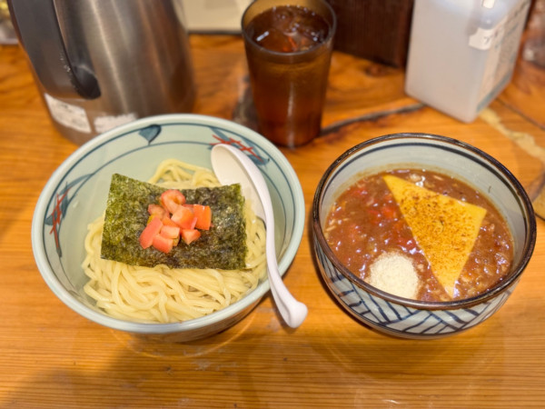 「トマトつけ麺チーズのせ 並盛(200g)950円」@麺屋まいどの写真