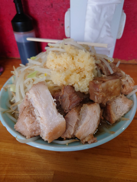「チャーシュー麺　野菜マシ  ニンニク」@ラーメン髭の写真
