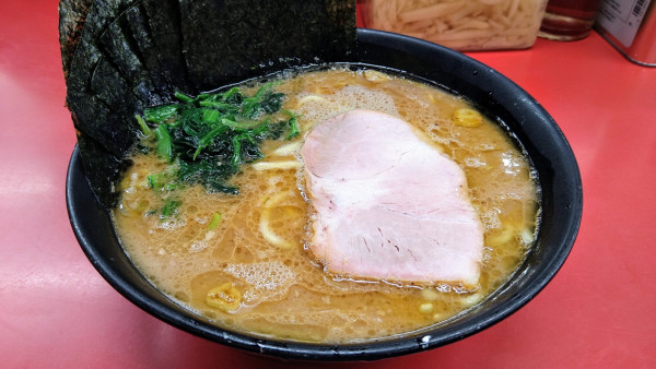「ラーメン(味濃いめ･麺硬め)+海苔」@ラーメン杉田家の写真