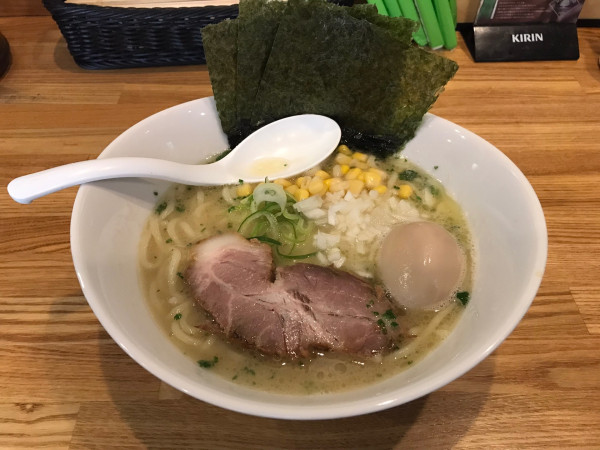 「しおらーめん 850円 + クーポン味玉」@らーめん桜亭 平沢店の写真