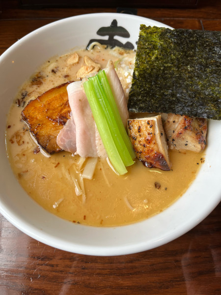 「特性塩とんこつらーめん」@麺屋 あごすけの写真