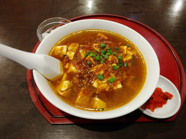 「マーボーキムチ麺と半チャーハン（800円）」@華景園の写真