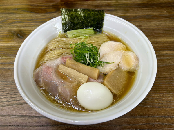 「中華そば醤油950円大盛120円半熟煮玉子100円」@中華そば 燕屋商店の写真