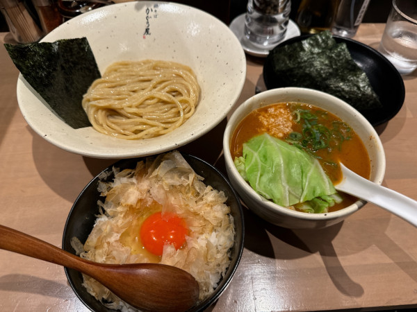 「辛濃塾つけめん  卵かけご飯」@鶏そば かぐら屋 西新宿店の写真