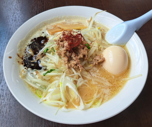 「味噌とんこつ黒マ~ら~めん900円」@麺屋結うの写真