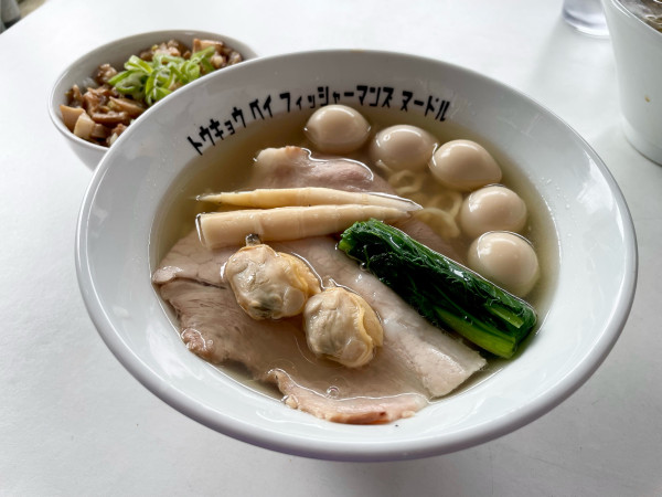 「潮らぁ麺 + うずら + チャーシュー丼」@Tokyo Bay Fisherman's noodle 葉山店の写真