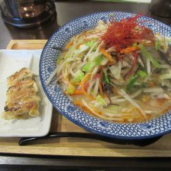 紅ちゃんぽん（９４６円）＋野菜W増２２０円＋一口餃子セット