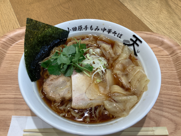 「ワンタン麺（具なし）　1060円」@小田原手もみ中華そば 天の写真