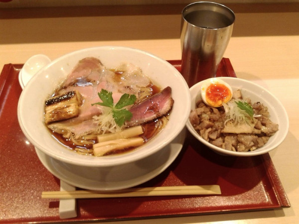 「紀州鴨そば(1100円)+炙りチャーシュー丼(380円)」@燃えよ麺助の写真
