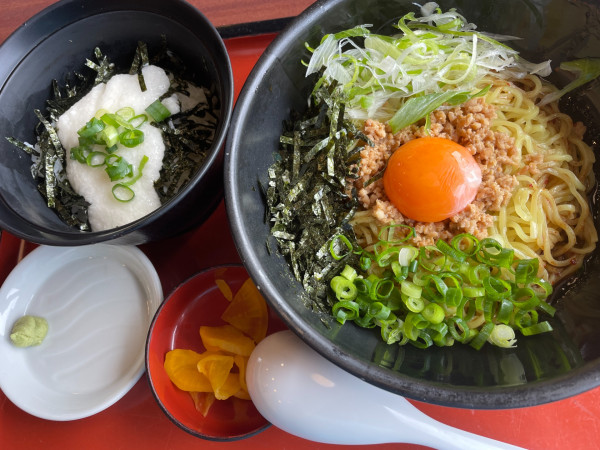 「台湾風月見まぜそば760円＋選べるミニ丼セット(トロロ丼：2」@和風レストラン まるまつ 本宮店の写真