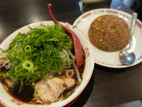 「中華そば(並)麺硬め＋焼きめし(並)」@新福菜館 秋葉原店の写真
