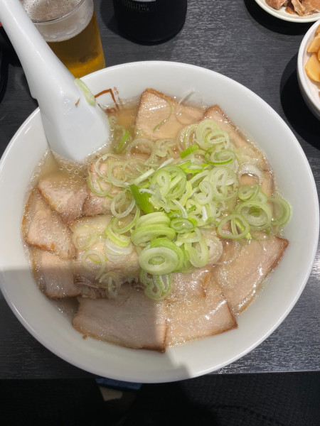 「塩味の焼豚ラーメン＋ねぎ」@喜多方ラーメン坂内 住吉店の写真